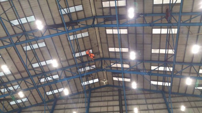 Rappel IRATA Industrial Rope Access Abseiling and MEWP - Signage Removal and Cladding Painting Project