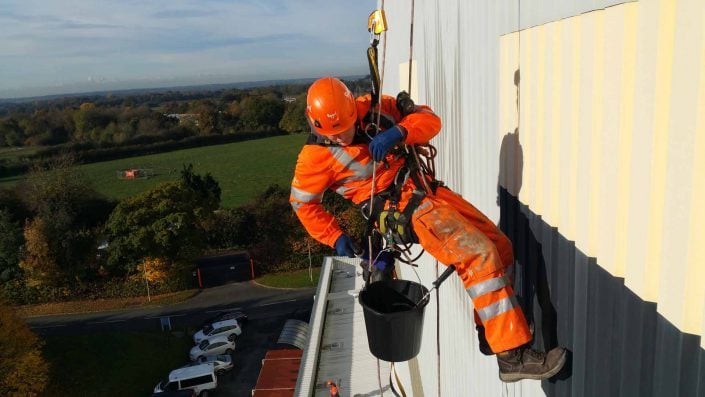 Rappel IRATA Industrial Rope Access Abseiling and MEWP - Signage Removal and Cladding Painting Project