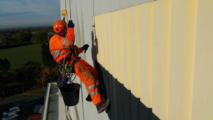 Rappel IRATA Industrial Rope Access Abseiling and MEWP - Signage Removal and Cladding Painting Project