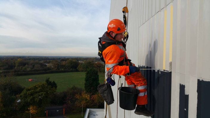 Rappel IRATA Industrial Rope Access Abseiling and MEWP - Signage Removal and Cladding Painting Project