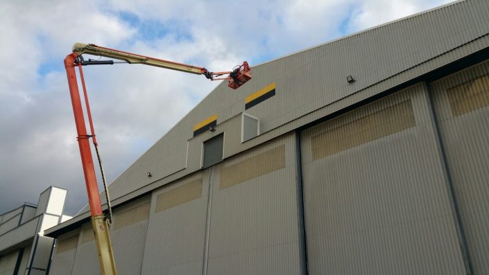 Rappel IRATA Industrial Rope Access Abseiling and MEWP - Signage Removal and Cladding Painting Project