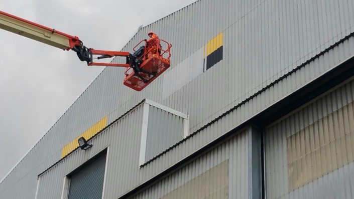 Rappel IRATA Industrial Rope Access Abseiling and MEWP - Signage Removal and Cladding Painting Project