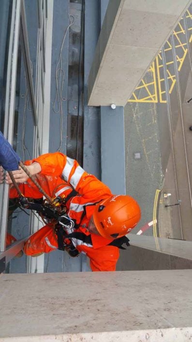 Rappel IRATA Industrial Rope Access Abseil - Post Construction Inspection and Snagging Works Manchester