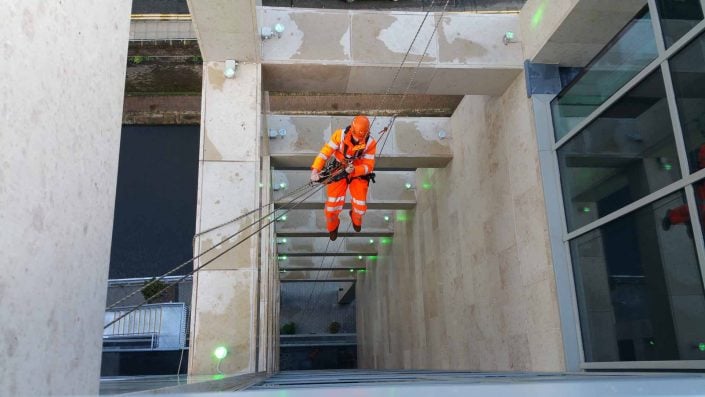 Rappel IRATA Industrial Rope Access Abseil - Post Construction Inspection and Snagging Works Manchester