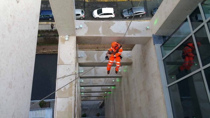 Rappel IRATA Industrial Rope Access Abseil - Post Construction Inspection and Snagging Works Manchester