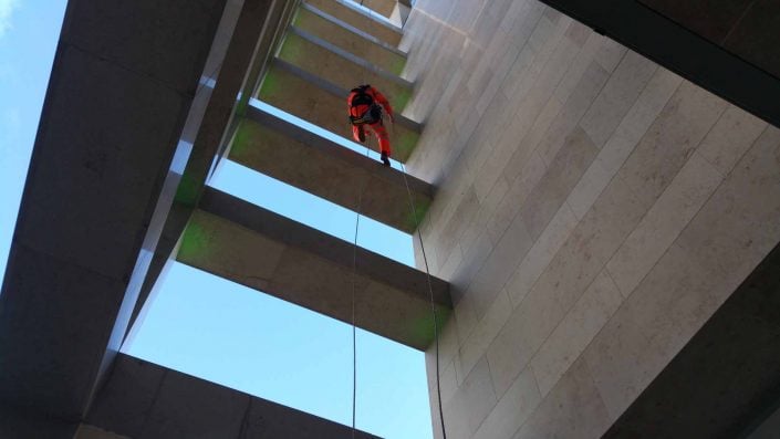 Rappel IRATA Industrial Rope Access Abseil - Post Construction Inspection and Snagging Works Manchester