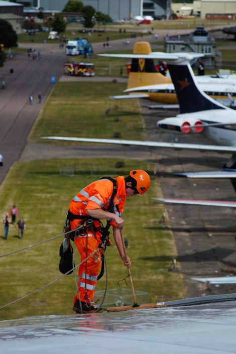 Rappel IRATA Industrial Rope Access and Abseiling Sika Saranfil Roof Cleaning Works