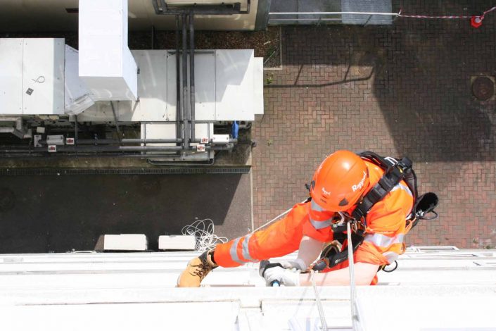 Rappel IRATA Industrial Rope Access Abseiling - Water Ingress Investigation and Remedial Works London