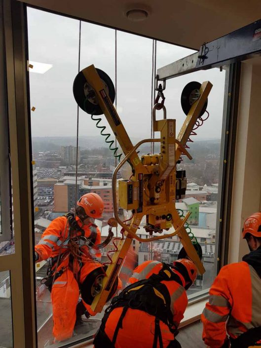 Rappel IRATA Industrial Rope Access Abseiling High Level Glass Glazing Unit Replacement