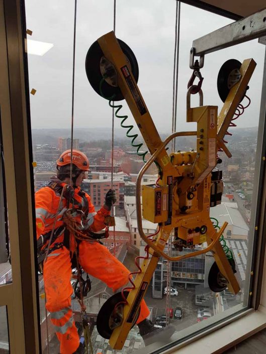 Rappel IRATA Industrial Rope Access Abseiling High Level Glass Glazing Unit Replacement